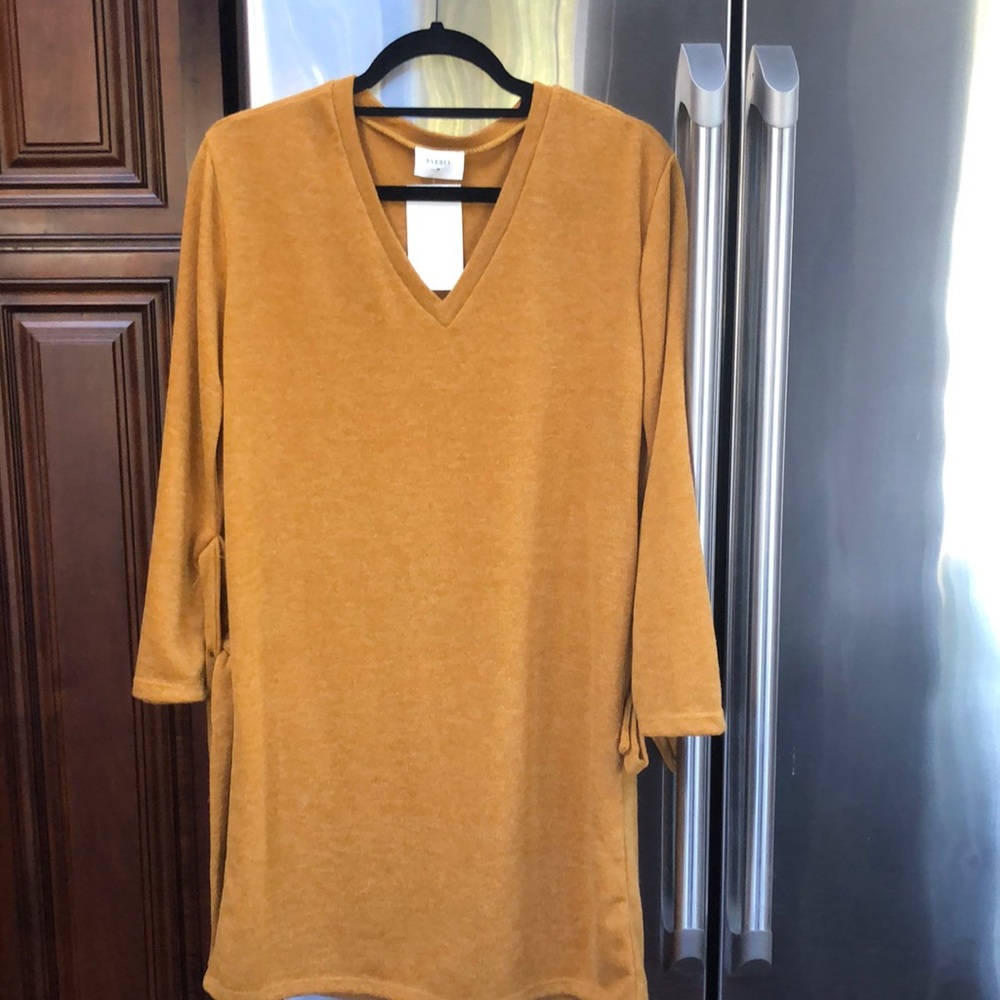 ****SOLD****Everly Dress M